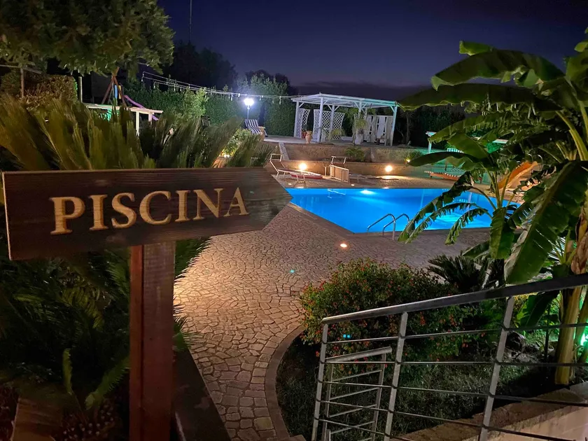 Marlù Luxury Rooms Pool and Garden - Image 1