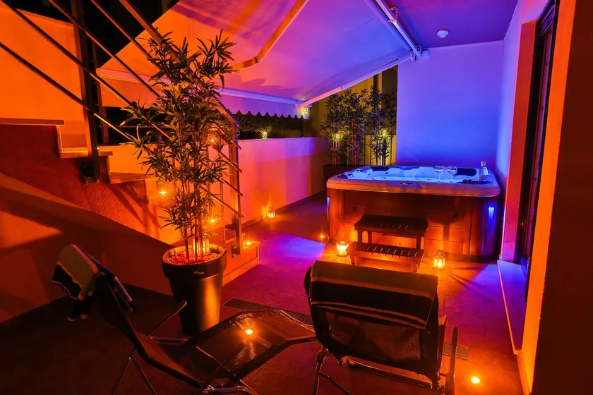 Luxury Infinity Apartment private garage&terrace - Image 1