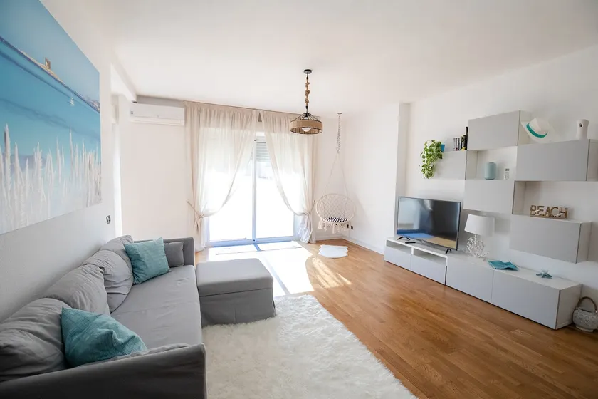 Bay View Apartment - Image 1