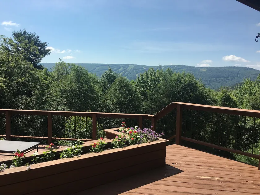Mountain house with hot tub and beautiful views - Image 1