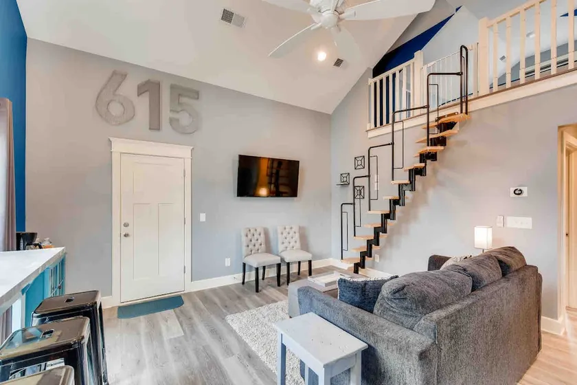 Walkable-free parking, 2 king beds luggage storage - Image 1