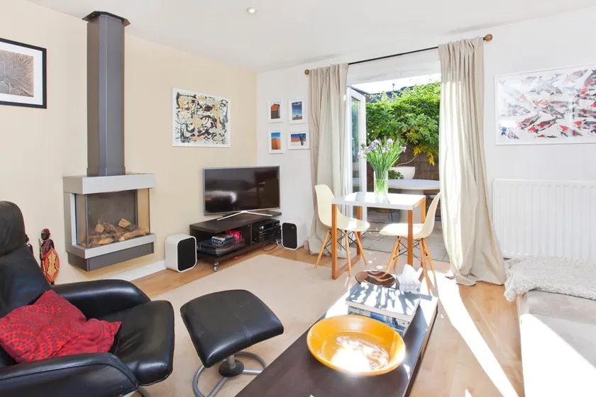 Walking distance to racecourse and city centre - Image 1