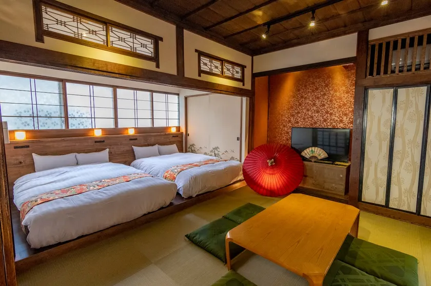 4 Beds / 2 Showers / Free Parking / 118yr Historic - Image 1