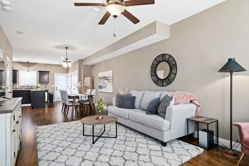 Beautiful Home short walk to Downtown Clarksville! - Image 1