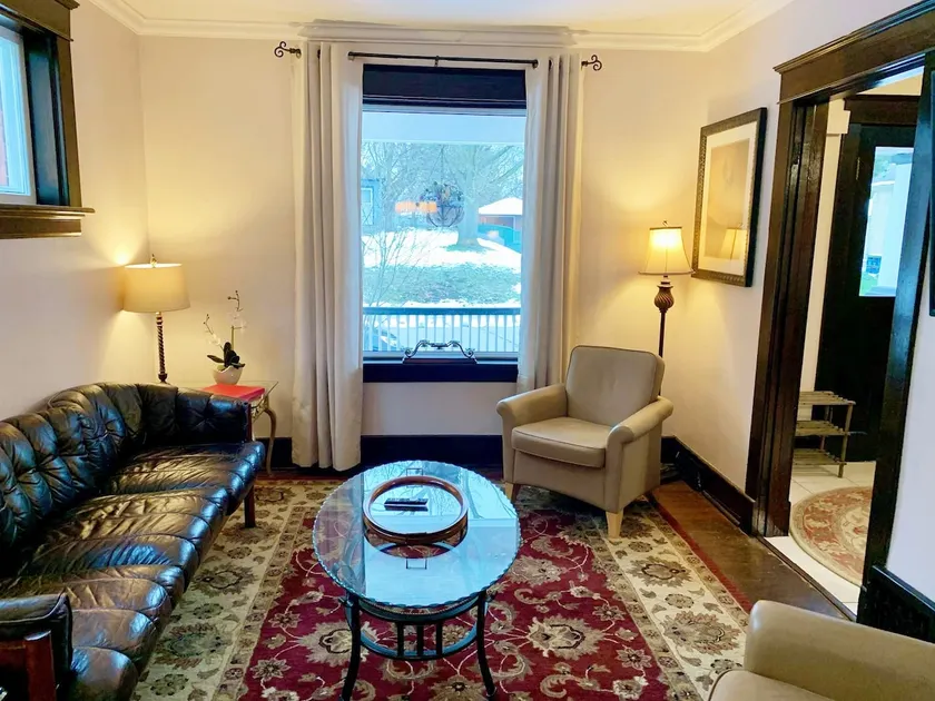 2 Units in 1 ! Sleeps 11 *King Beds* Midtown - Image 1