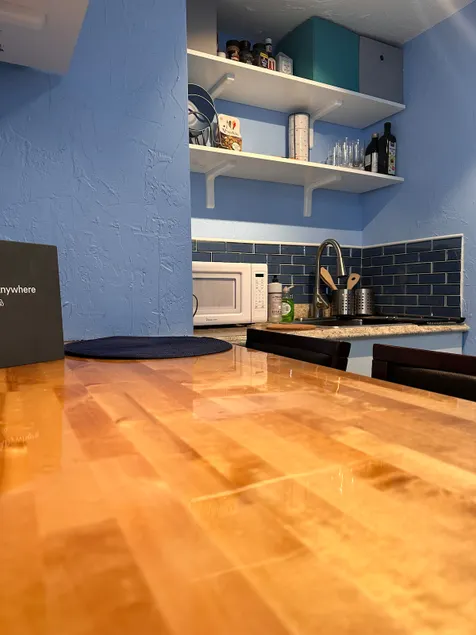 Cozy and Private Studio Near Downtown & Beaches - Image 1