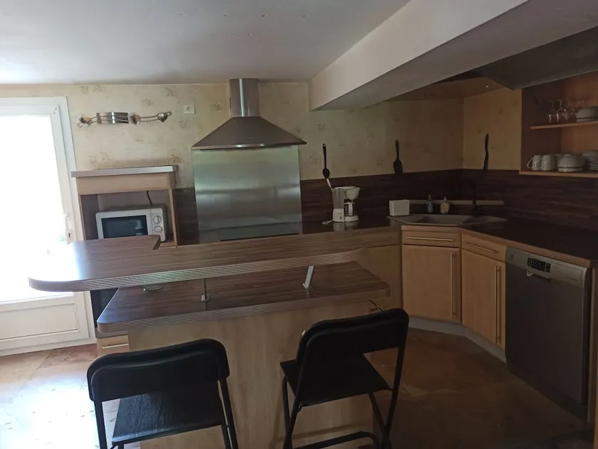 64 m² apartment with free parking on site - Image 1