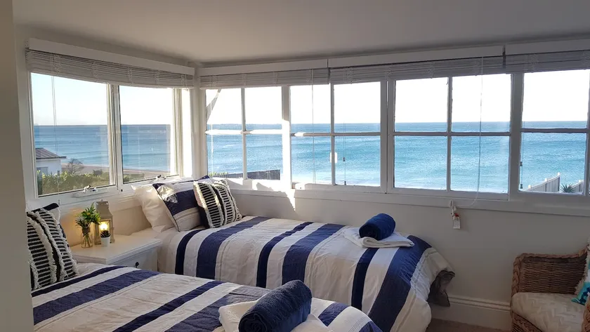 Victorian beachfront apartment with ocean views; 6 - Image 1