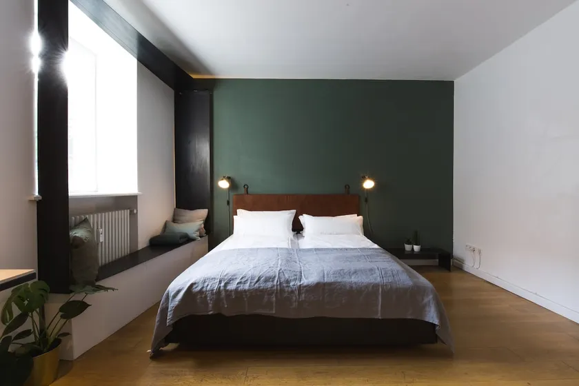 Apartment with terrace in renovated old building - Image 1