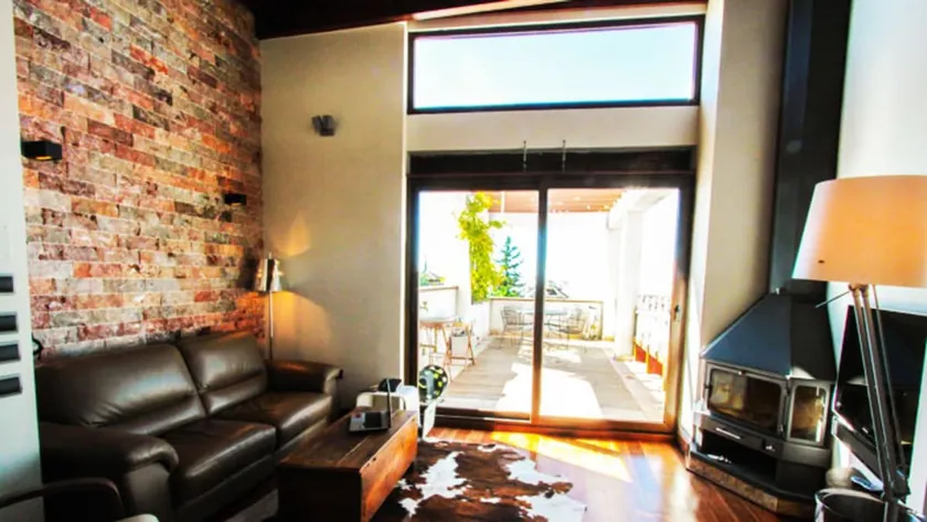 Loft apartment, stunning terrace views - Image 1