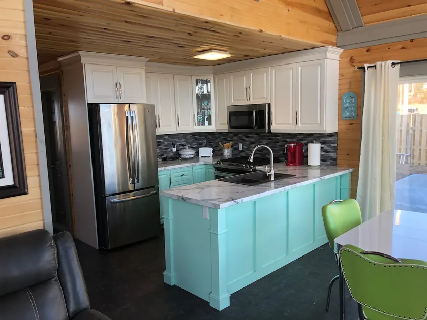 Prettys ocean view boat house - Image 1