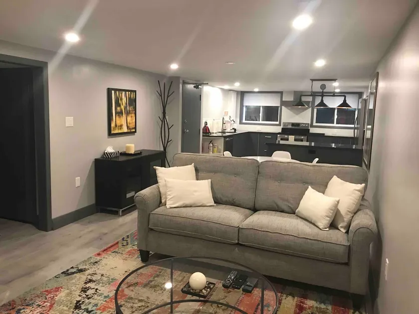 Fully Furnished Executive 1 Bedroom - Image 1