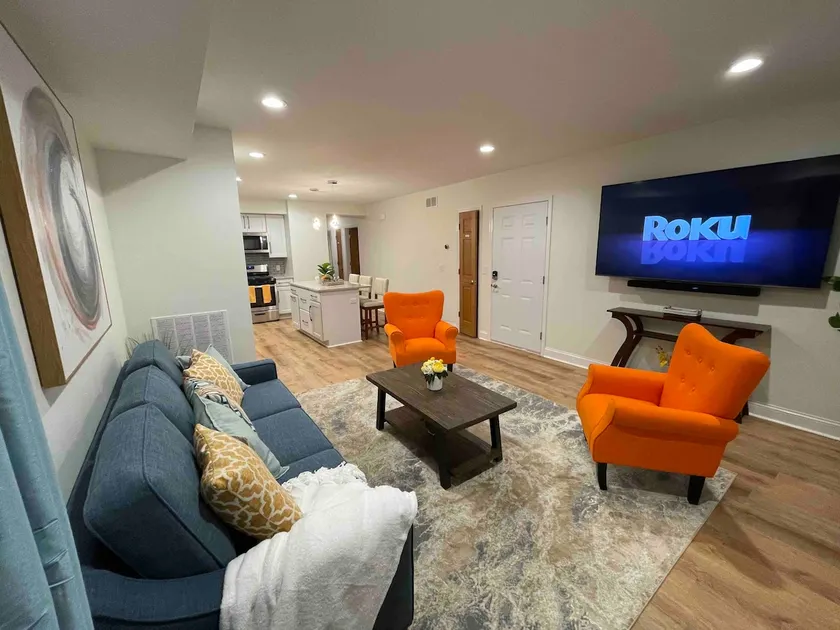 Upscale King Suite—Steps from Mayo Clinic Hospital - Image 1