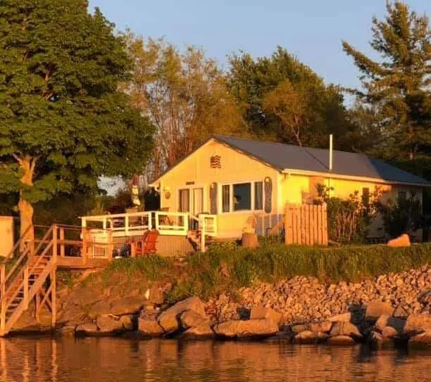 A-Z Lazy Lake House - Image 1