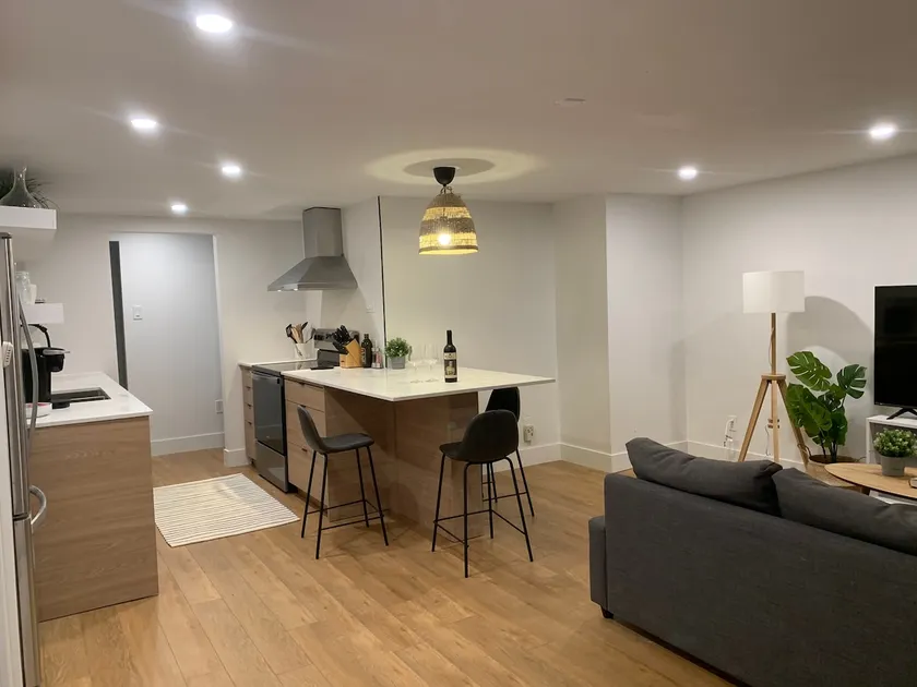 Cozy & Spacious, Downtown C-Wood With Sauna - Image 1