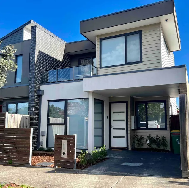 Inner-city Townhouse - Image 1
