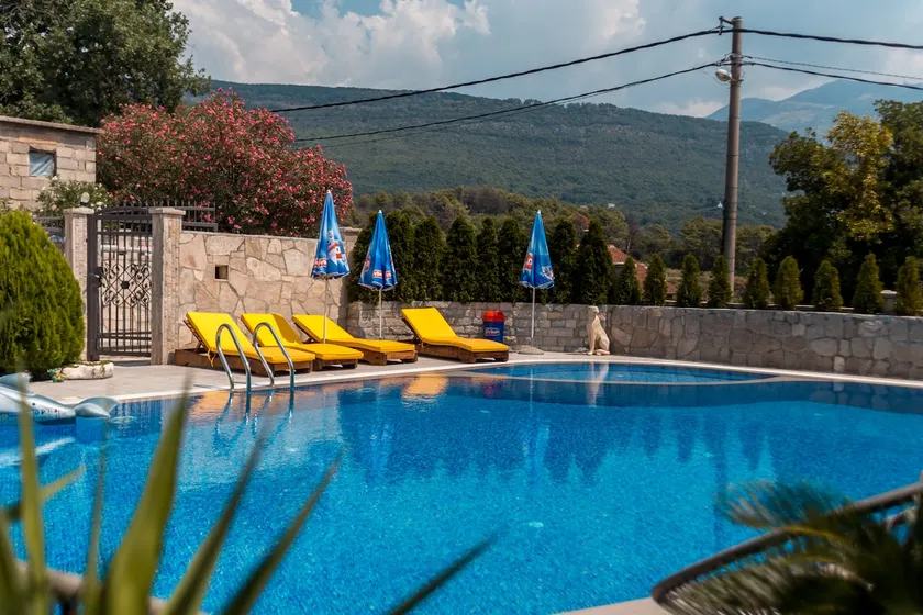 Comfort One Bedroom Apartment w/ Swimming Pool - Image 1