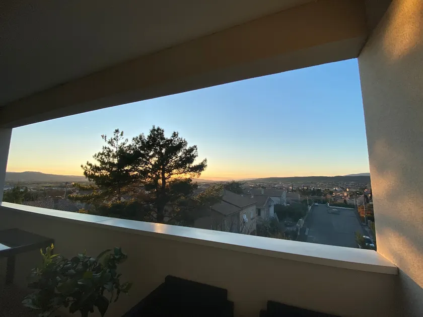 T3 DUPLEX PERTUIS con vista panoramica sul Luberon - Image 1