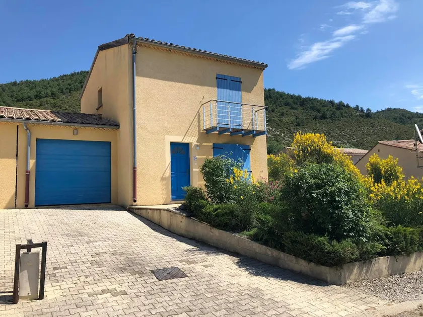 Villa for 6 people with 1 pool in a residence - Image 1