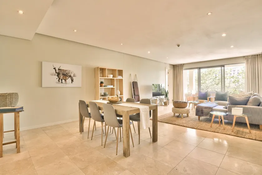 Elegant V&A Waterfront Canal Apartment - Image 1