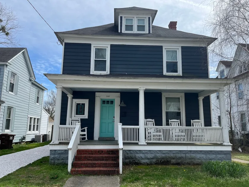Great Historic Cambridge Home With Parking! - Image 1