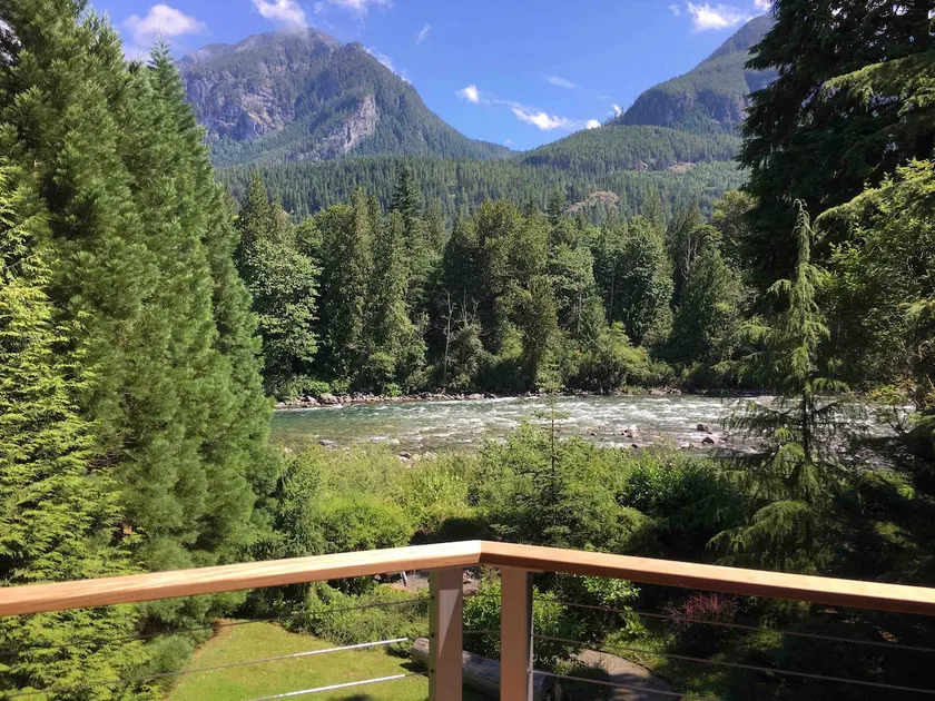 Riverfront Chalet with Spectacular View in Cascade Mountains of Stevens Pass - Image 1