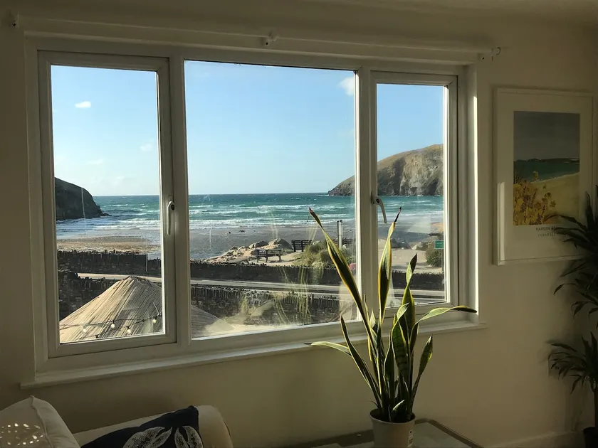 Fabulous Beach Pad Just 20 Paces From The Sea - Image 1
