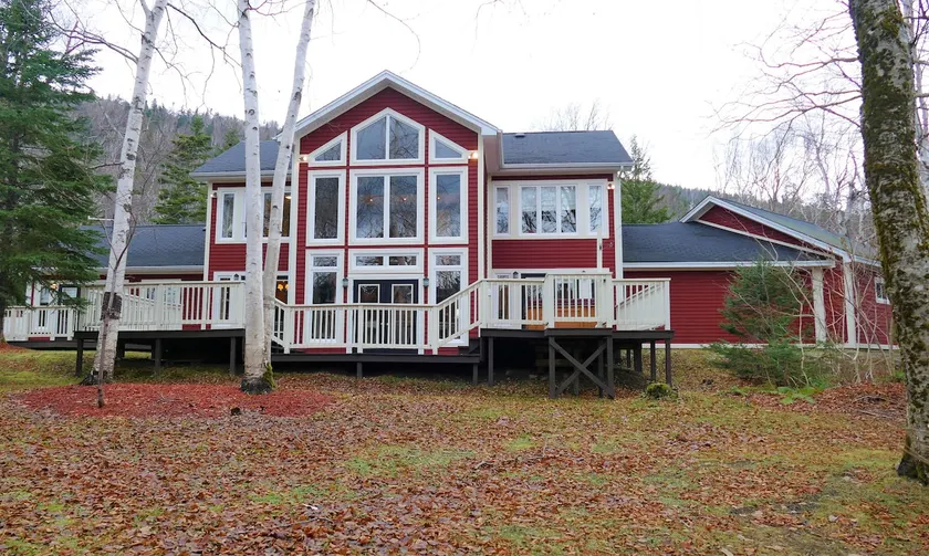 Luxurious 5 Bedroom 6 bath Chalet in Humber Valley - Image 1