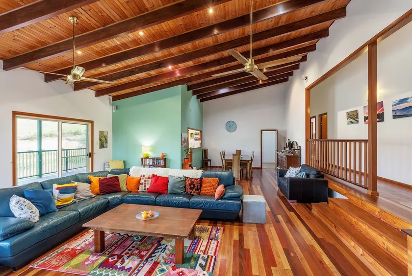 Ten Twenty One -your home away from home sleeps 10 - Image 1