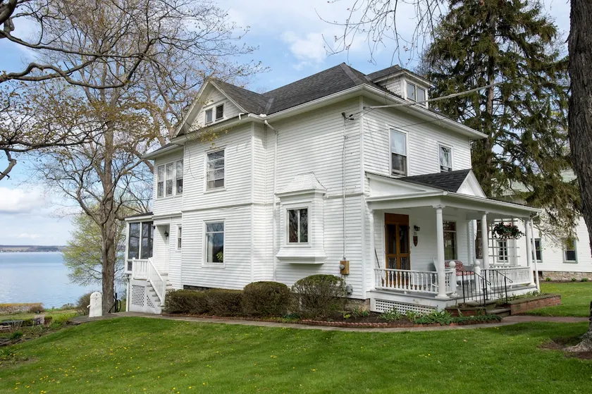 Family Friendly Village Lake House - Image 1