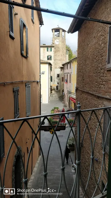 A view of the square! Historic Center of Montone - Image 1
