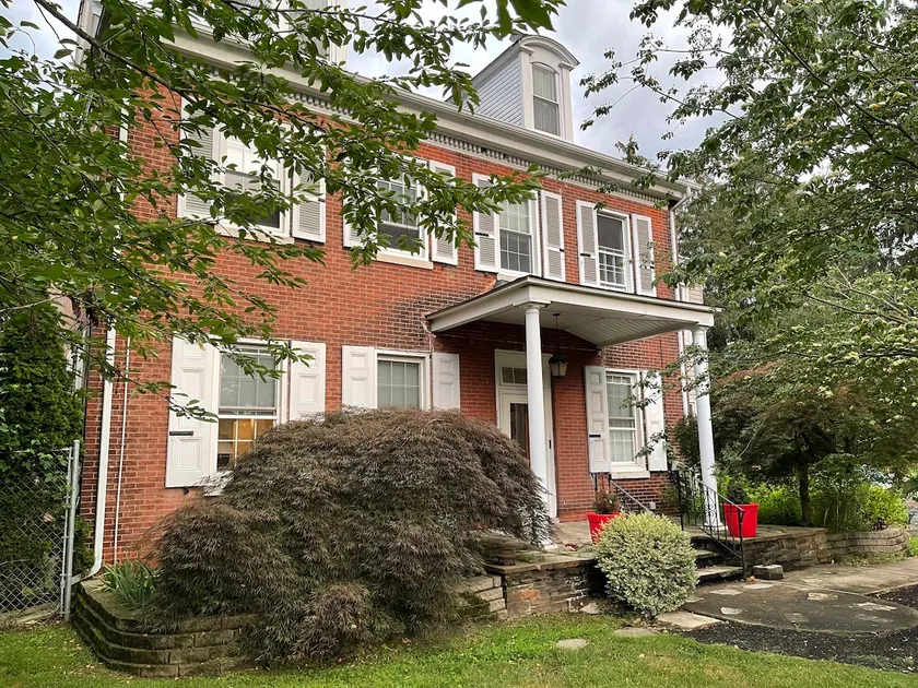 Historic Manor Farmhouse near Sesame - Image 1