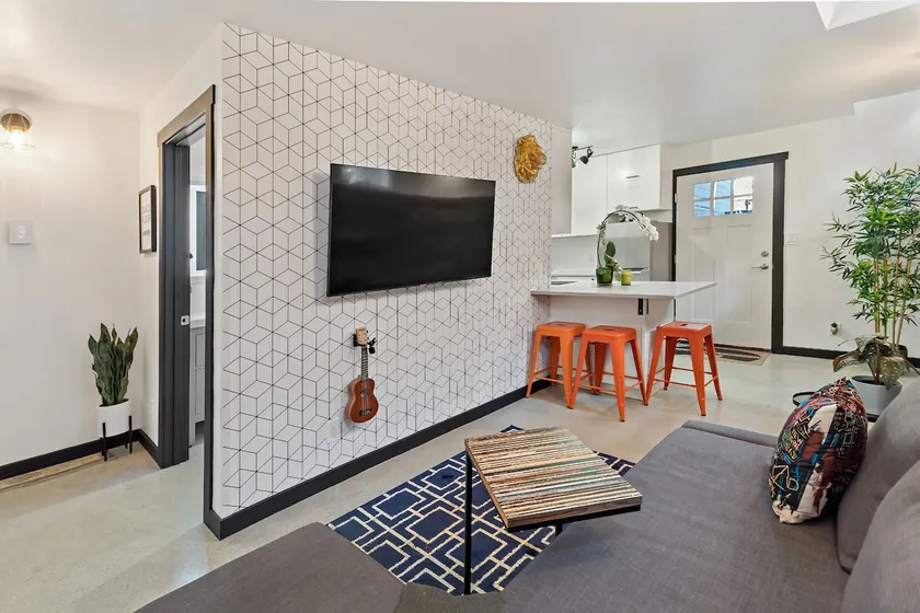 Loft-Style Residence - Private and Updated - Image 1