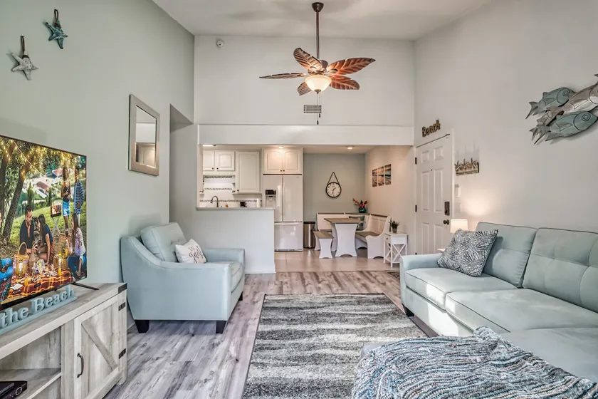 Newly Updated 2Bed/1Bath Condo - 3 Min to Beach! - Image 1