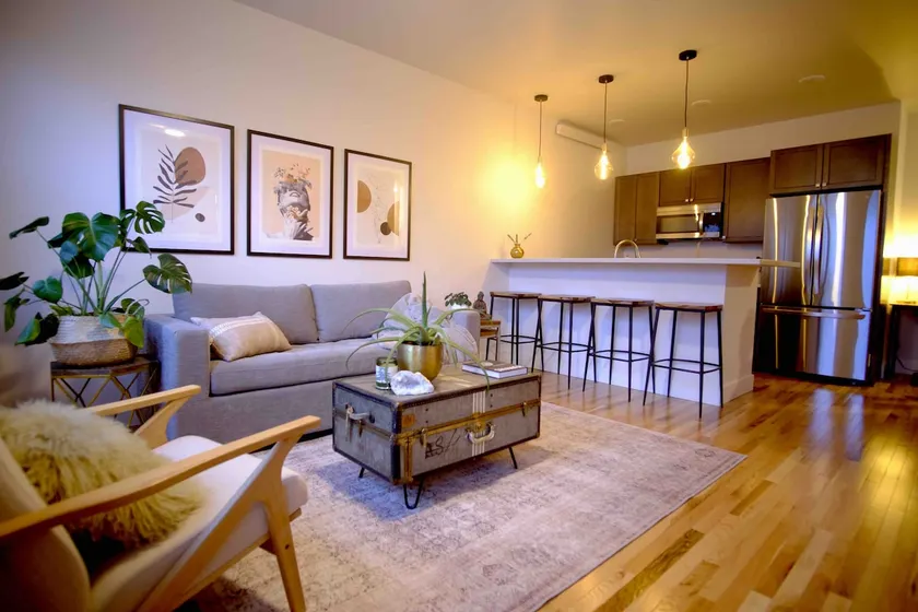 Luxury condo w/ mountain views, close to downtown! - Image 1