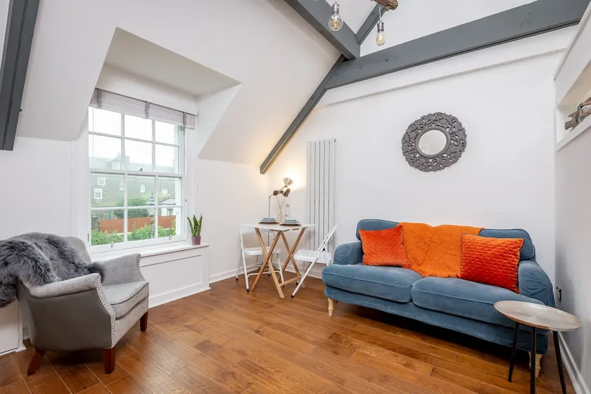 Gorgeous ‘WeeLoft’ Central St Andrews apartment - Image 1