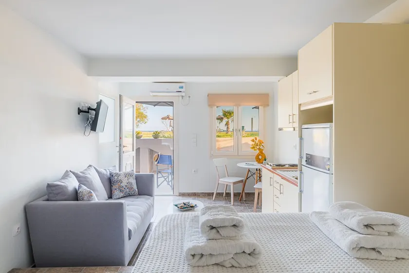 Petra- Naftilos Residences - Image 1