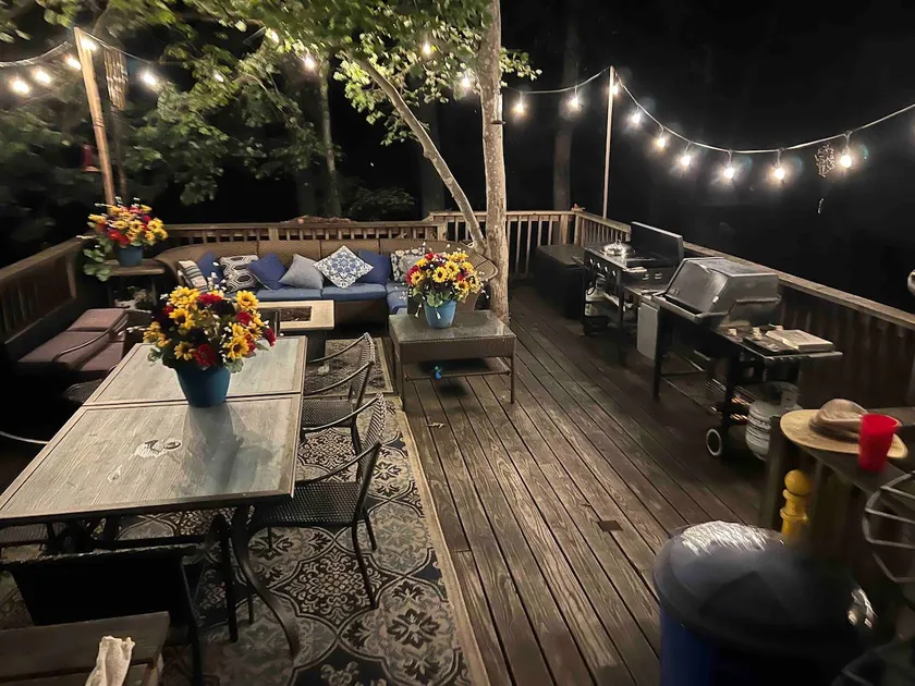 Riverfront / Pets / Sunroom / large deck /Firepits - Image 1