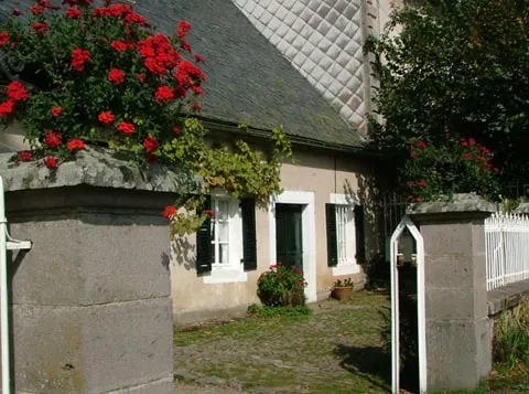 Auvergne Holiday Cottage/Gite Sleeps 4 - Image 1