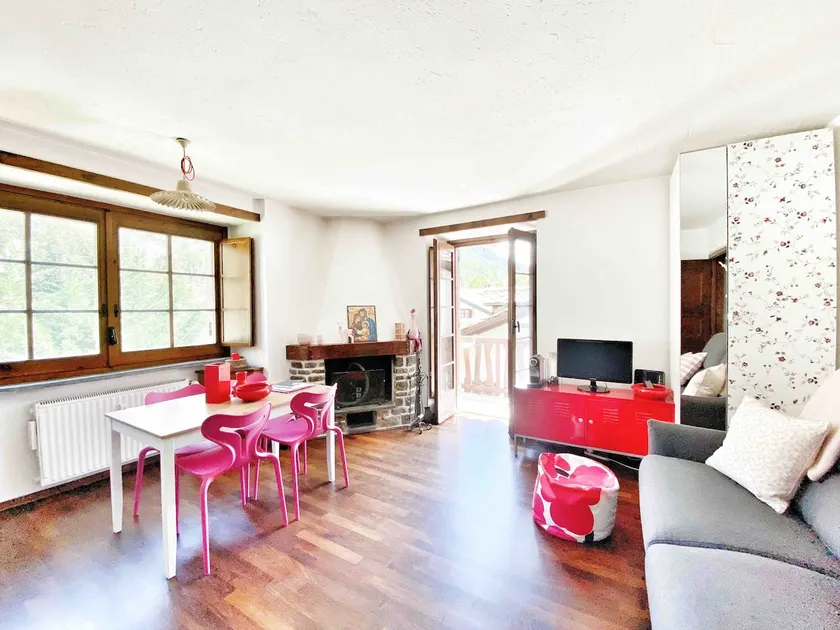 Bright and comfortable apartment in Courmayeur - Image 1