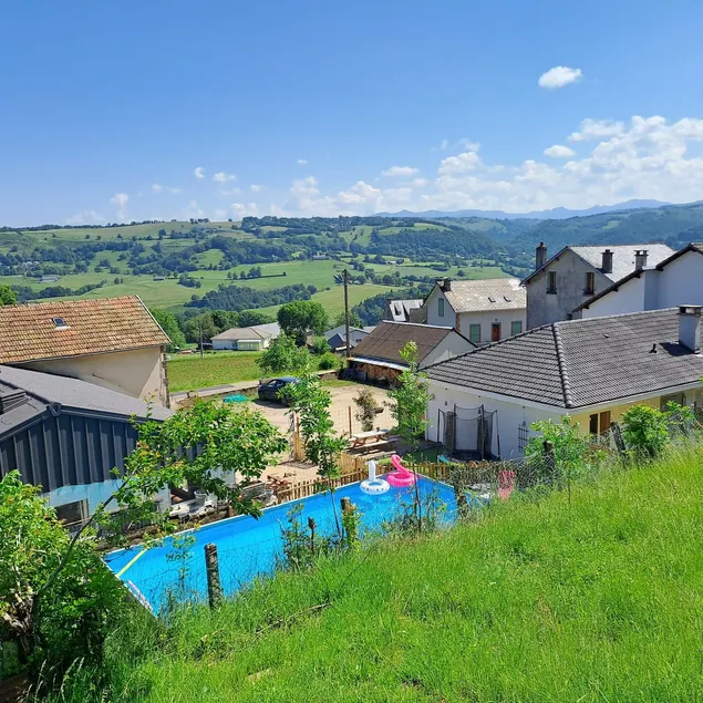 Gîte Puy Mary with stunning mountain views. - Image 1