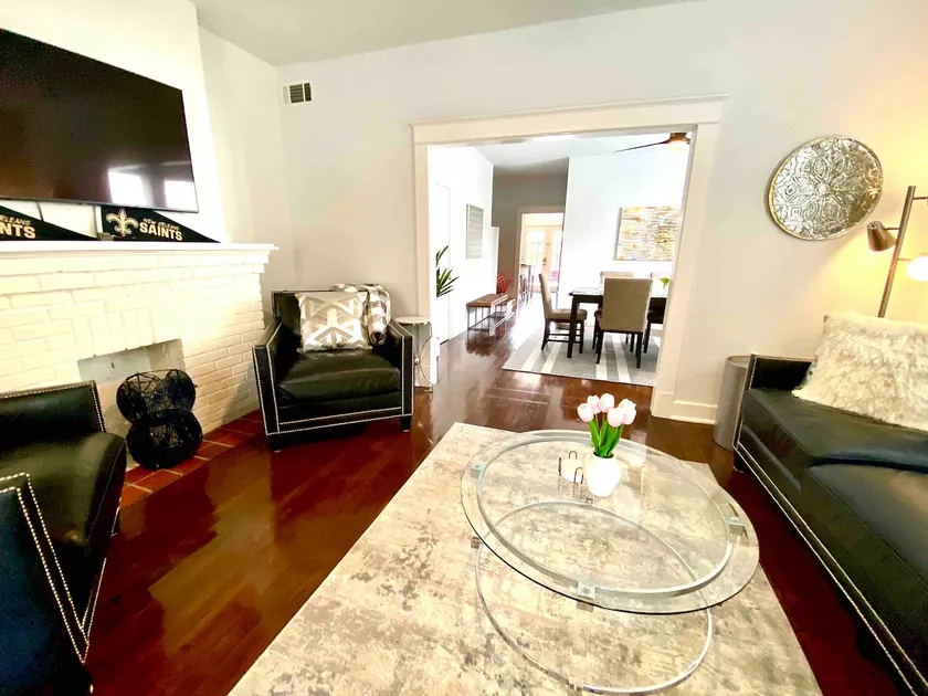 Cute Uptown Duplex - Image 1