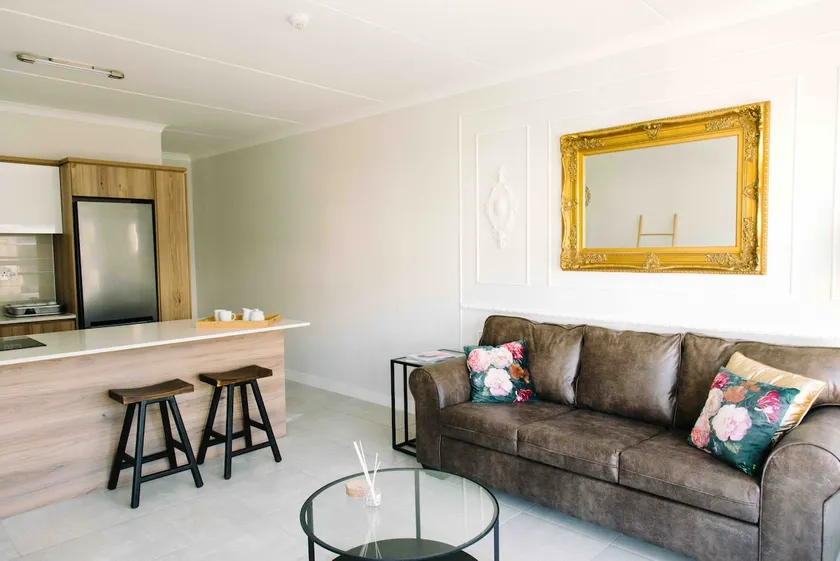 Bright and airy Parisian Gem close to the beach - Image 1