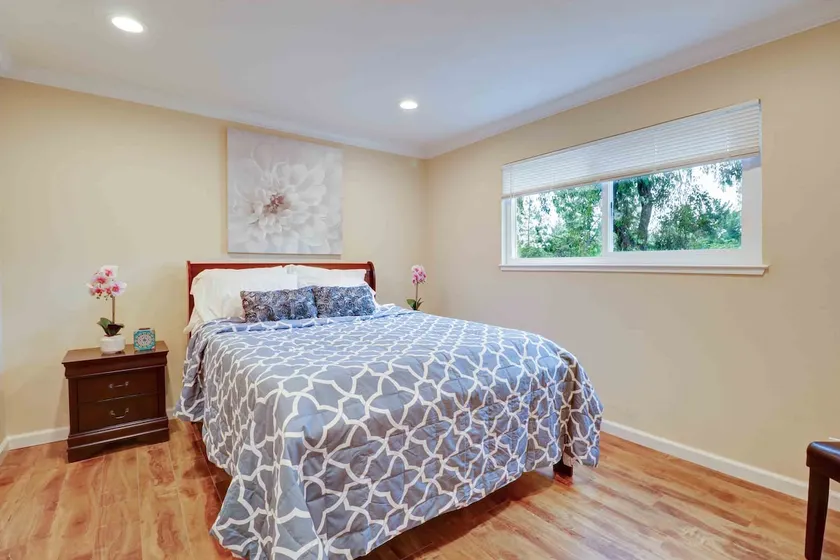 888 Luxury Apartment Saratoga / Cupertino - Image 1