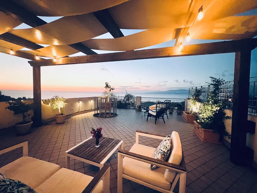 Modern apartment with sea view and rooftop terrace - Image 1