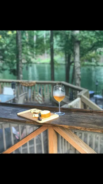 Woodland Cottage on the Cove - Lake Hamilton - Image 1