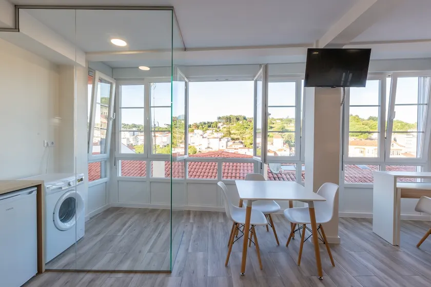 Maria Isabel Apartments, Apartment with bed - Image 1
