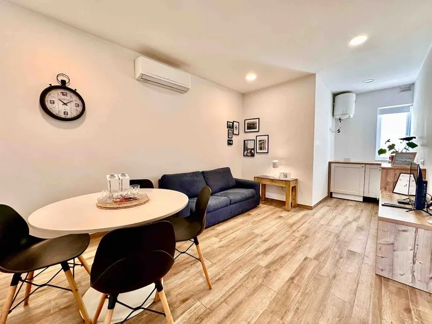 Stylish Flat off the Sea Front - Image 1