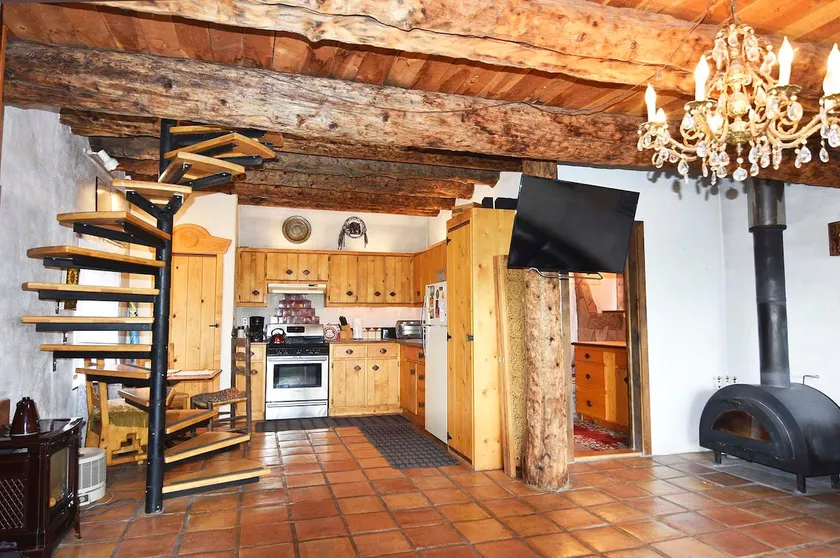 Charming Lodge w Jacuzzi, Walk to Arroyo Seco - Image 1