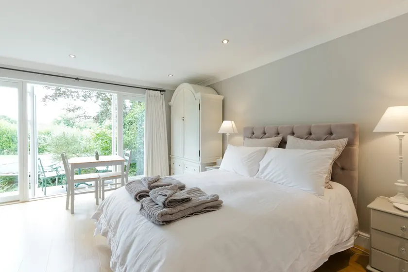 Lovely self-contained annex with shower room - Image 1